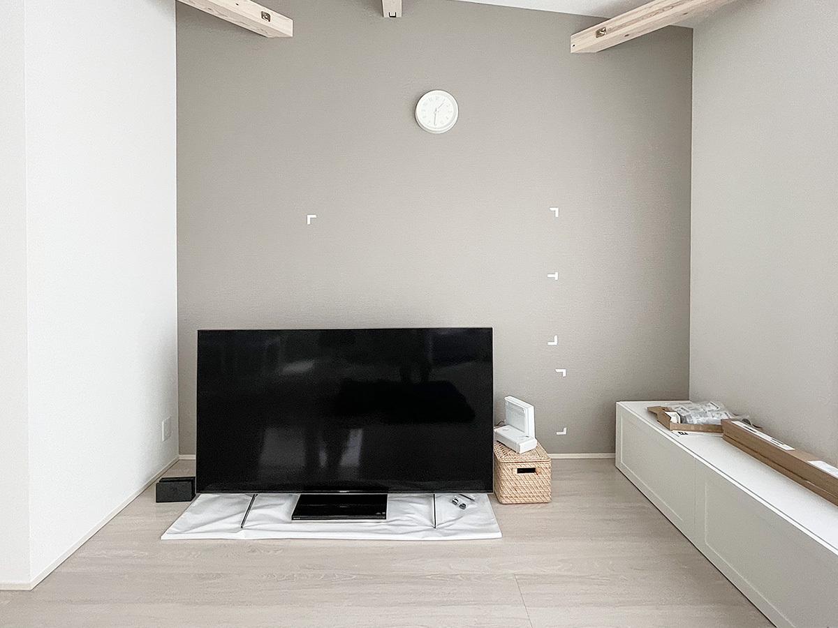 名古屋市瑞穂区で石膏ボード壁に65インチ液晶テレビ(KJ-65X9500H)とIKEA・ベストーを壁掛け