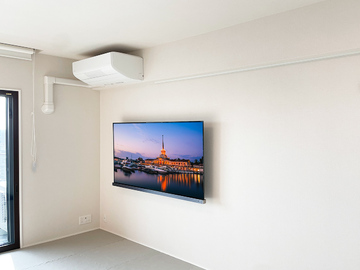 東京都葛飾区のマンションで東芝レグザ65インチ有機ELテレビ(65X9400S)を壁掛けし、HDMIコンセントを新設