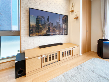 【65V型 LG】静岡県浜松市でエコカラット壁(グラナスヴィスト)に壁内補強を施し、LGの65インチ有機ELテレビ(OLED65B6P)を壁掛け