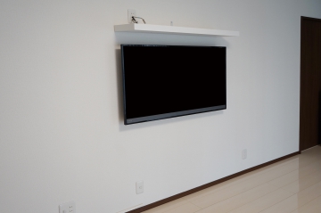 【50V型 東芝】広い壁のフラット感とマッチする壁掛けテレビ
