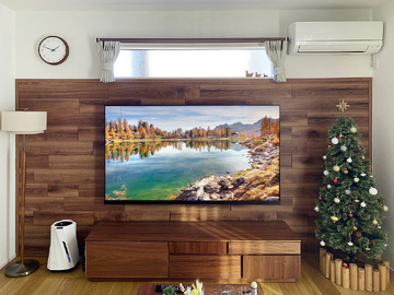 埼玉県さいたま市で木製ウッドパネルの壁面に75型大型テレビを壁掛け
