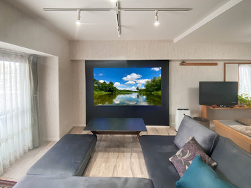 愛知県名古屋市のマンションでフェイクウォールPIXYを設置し、東芝レグザ85インチテレビを壁掛け