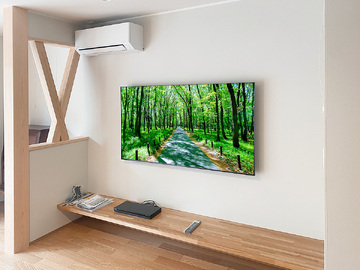 愛知県名古屋市でハウスメーカー「新和建設」様と連携しソニーブラビア65インチテレビ(K-65XR70)をリビングに壁掛け