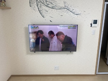 【アイダ設計】神奈川県でハイセンスの50U7Hを壁掛け