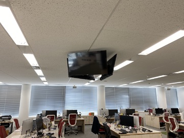 【オフィス】東京都でJAPANNEXTのJN-V40FHD-Uを壁掛け
