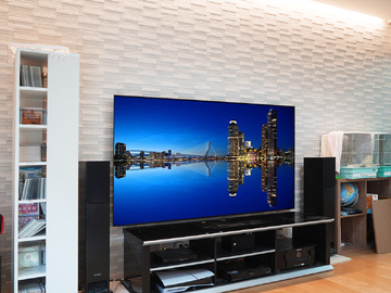 鹿児島市でエコカラット壁に補強工事と壁内配線を施し、77インチの大型有機ELテレビ(K-77XR80)を壁掛け