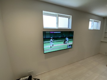 【飯田産業】大阪府で東芝の55X8400を壁掛け
