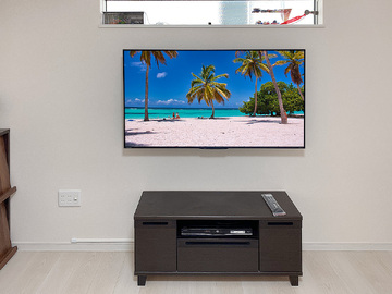 愛知県知多市で壁内補強を施し、東芝レグザ55インチ液晶テレビ(55Z570L)を壁掛け
