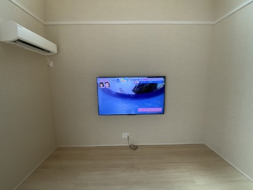 【ウッドフレンズ 】愛知県でハイセンスの65U7Rを壁掛け
