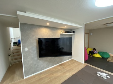 【エサキホーム】愛知県で東芝の65Z875Rを壁掛け