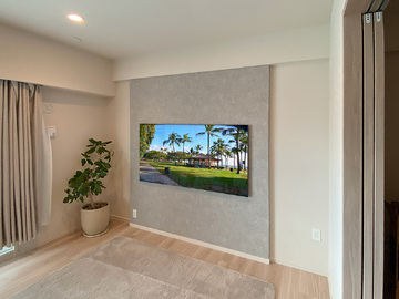大阪府三島郡のマンションでフェイクウォールPIXYを設置、しLGの65インチテレビを壁掛け、そしてHDMIコンセントを新設