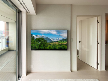 東京都のマンションでフェイクウォールPIXYを設置し、パナソニック ビエラ55インチテレビを壁掛けし、HDMIコンセントを新設