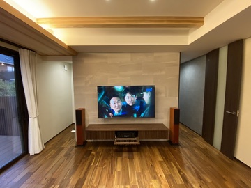 【新和建設】岐阜県で東芝の65Z670Nを壁掛け