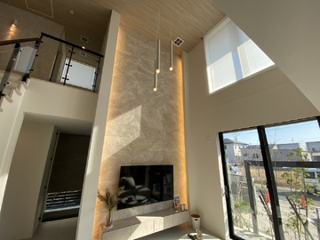 【サーラ住宅】愛知県で東芝の65M550Rを壁掛け