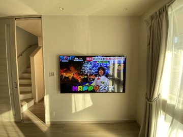 【玉善 】愛知県で東芝の65M550Rを壁掛け