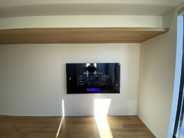 【ヘーベルハウス 】愛知県でハイセンスの65E6Nを壁掛け