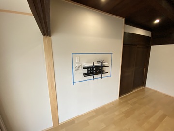 【新和建設】愛知県でソニーのXRJ-50X90Jを壁掛け