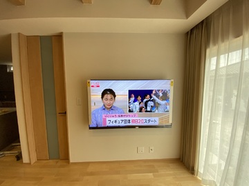 【新和建設】愛知県で東芝の65Z875Lを壁掛け