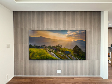 千葉県市川市でエコカラット壁に同時購入していただいたソニーブラビア85型テレビ(K-85XR50)を壁掛けしHDMコンセントを追加