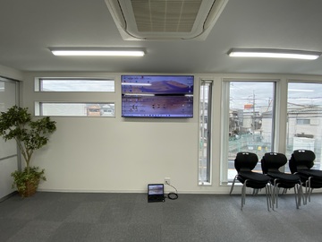 【オフィス】大阪府でハイセンスの65C55Rを壁掛け