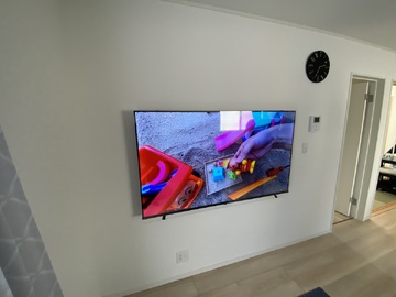 【アーネストワン】愛知県でハイセンスの65E6Nを壁掛け