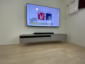 【アーネストワン】愛知県でハイセンスの65E7Hを壁掛け