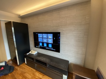 【新和建設】愛知県でパナソニックのTV-55Z90Aを壁掛け
