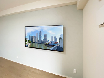 愛知県尾張旭市でマンションの壁面にシャープ製60インチ液晶テレビ(4T-C60BH1)を壁掛けしHDMIコンセントを新設