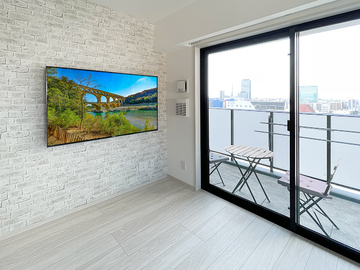 【65V型 ソニー】名古屋市のマンションでソニー ブラビア65インチ液晶テレビ(KJ-65X9500H)を壁掛けし、HDMIコンセントパネルを増設