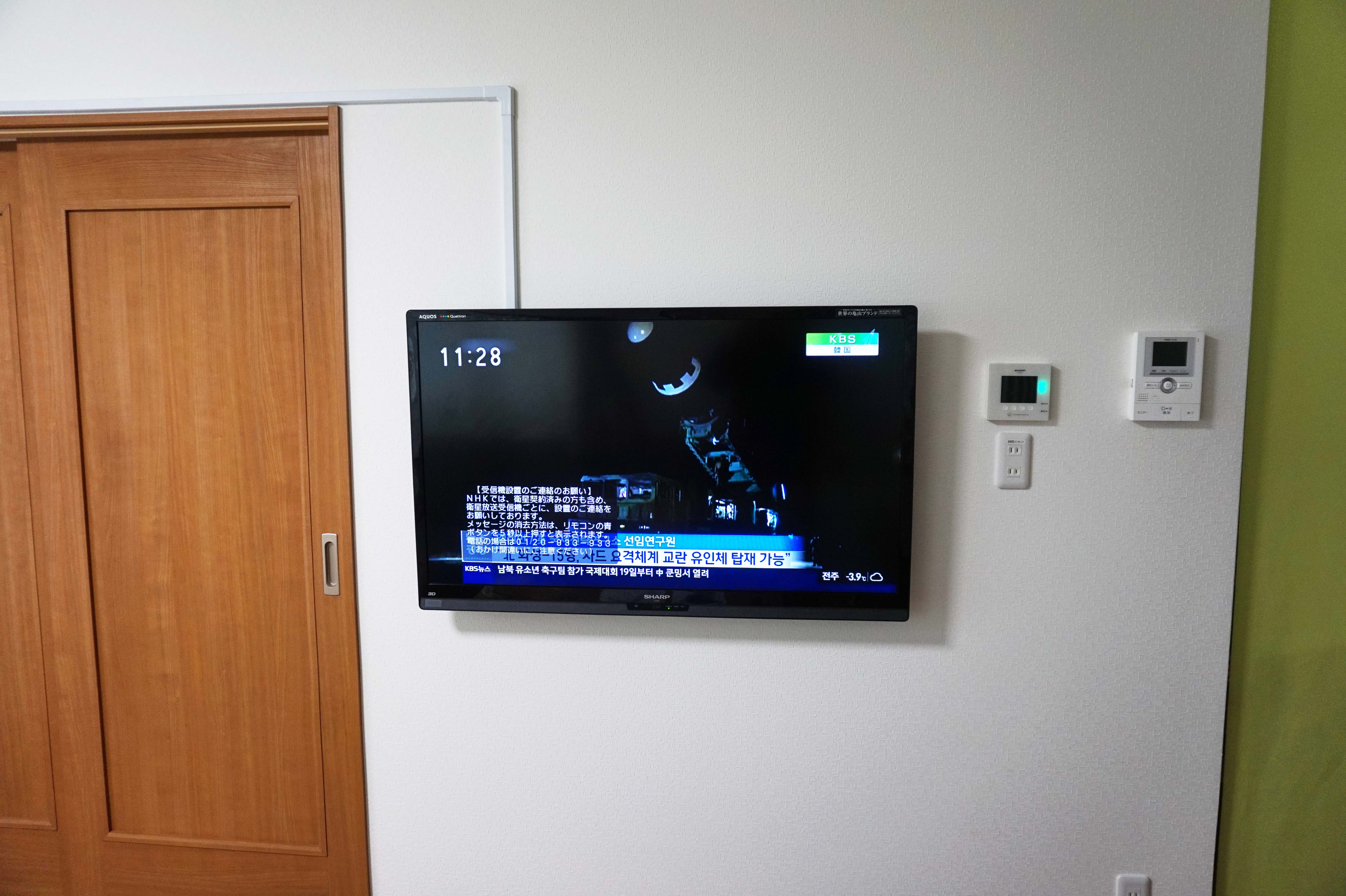 岩倉市でモールを使ってお部屋の中心にテレビを壁掛け