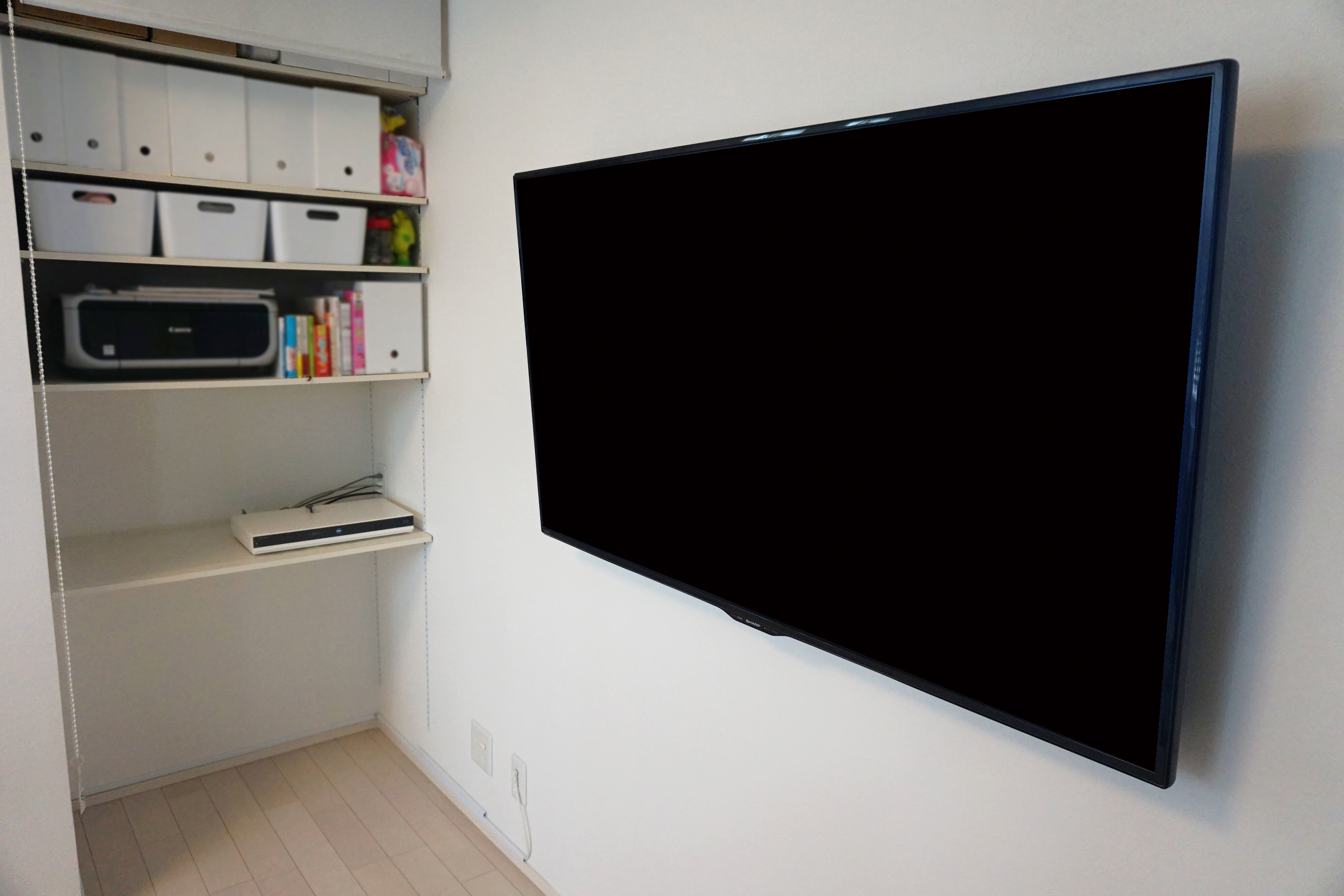 愛知県 知立市で既存の収納棚にブルーレイレコーダーを設置し スマートなテレビ環境を壁掛けで実現しました 壁掛けテレビはカトー電器