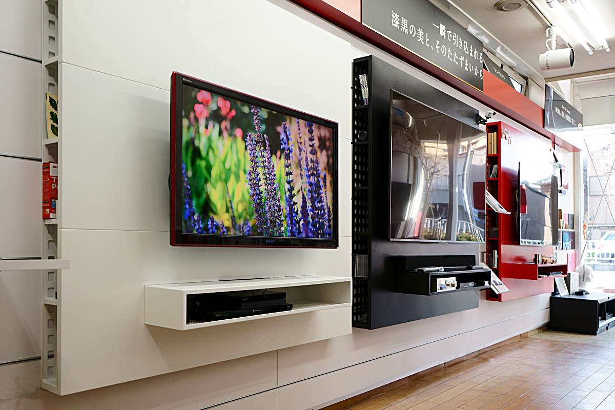 フロートテレビボード SORA 3シリーズをカトー電器店内で展示中。